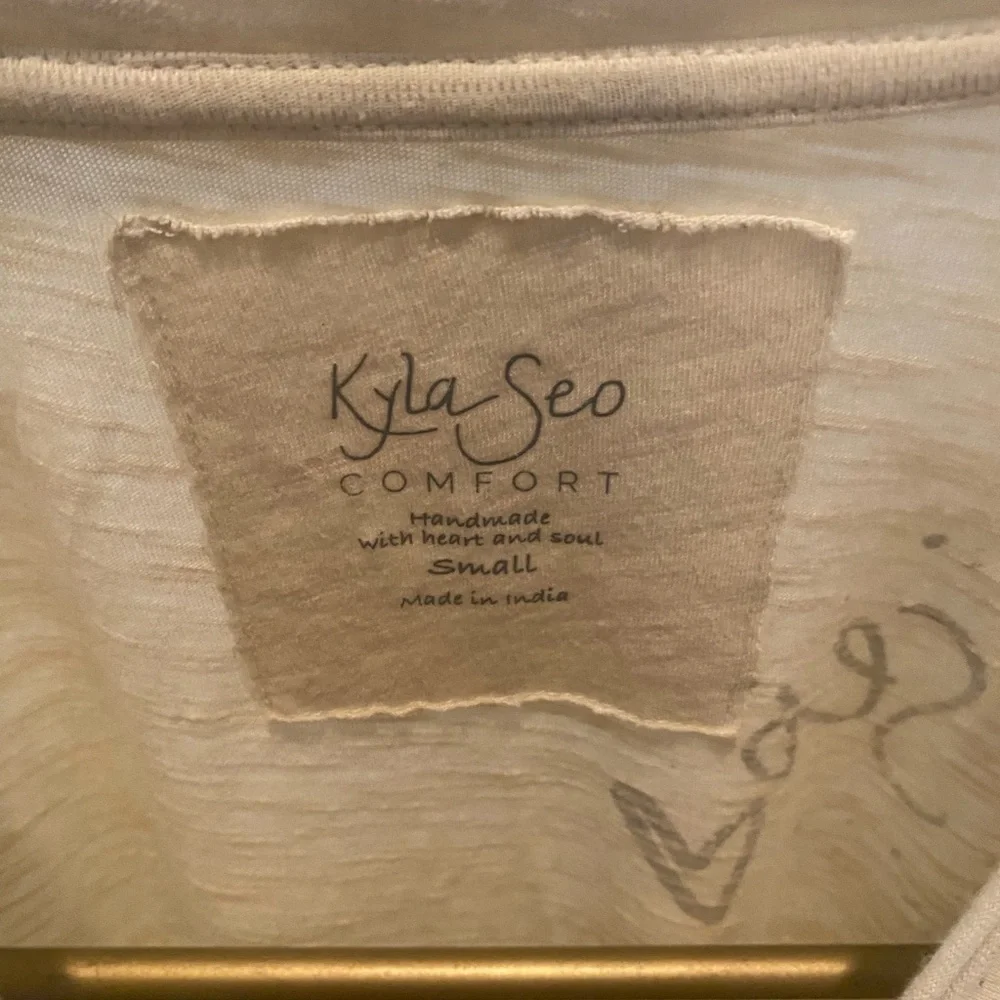 Super fun Kyla Seo Love dress - Picture 2 of 8